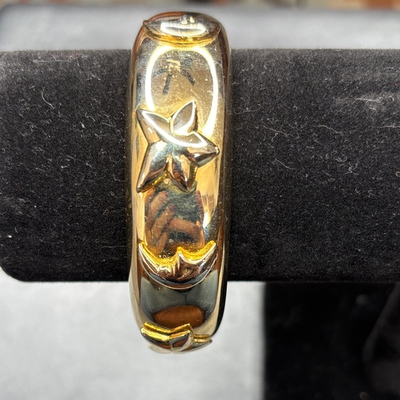 Gold Star Bangle Bracelet - Picture 1 of 4
